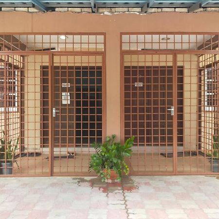 Homestay Sri Uda A 알로르세타르 외부 사진